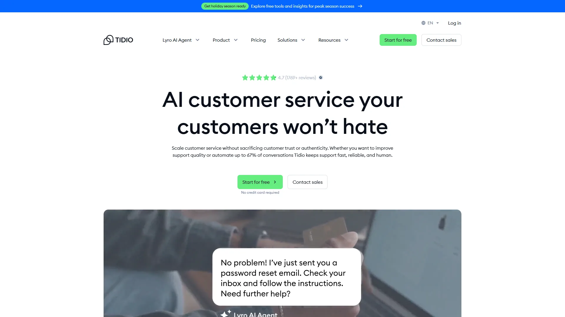 Tidio homepage with AI customer service headline, star rating, and live chat widget demo